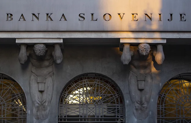 Razmere za ustvarjanje dobička bank so se zaradi krize covida-19 zelo poslabšale, ugotavljajo v Banki Slovenije. FOTO: Jože Suhadolnik/Delo