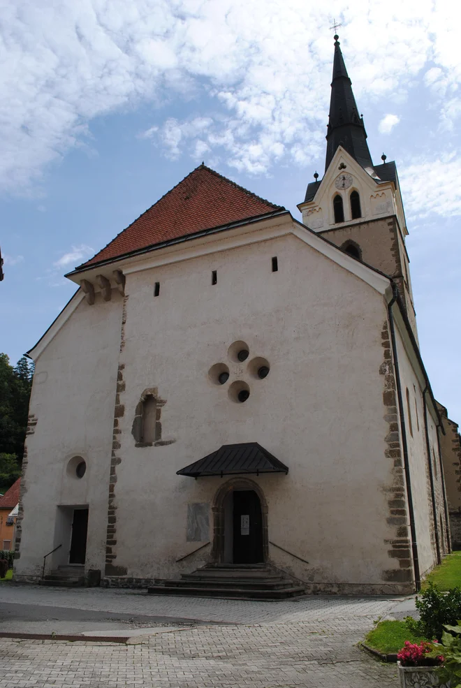O slovesu tega slikovitega kraja govori tudi župnijska cerkev sv. Nikolaja. FOTO: Veronika Sorokin