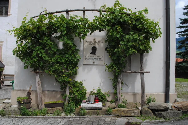 Spominska tabla, posvečena Antonu Martinu Slomšku. FOTO: Veronika Sorokin