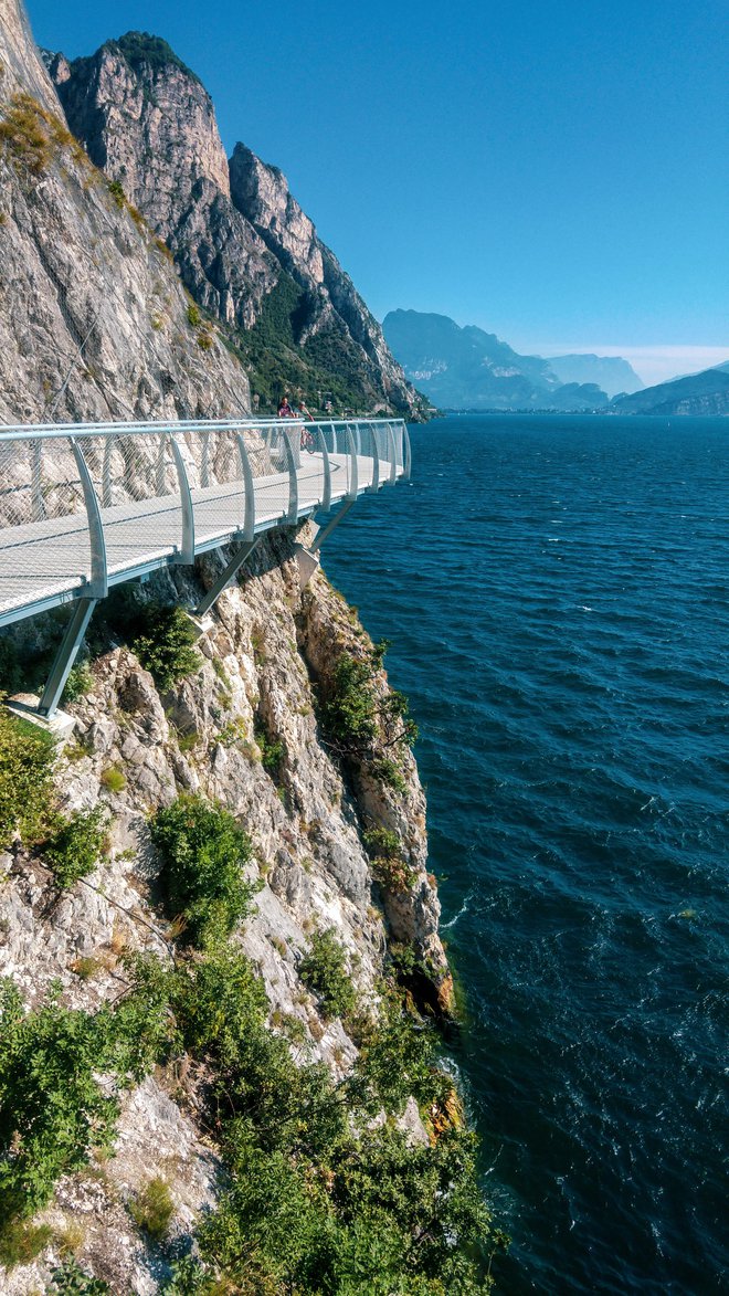 Previsna konstrukcija se dvigne tudi 50 metrov nad gladino jezera. FOTO: Shutterstock