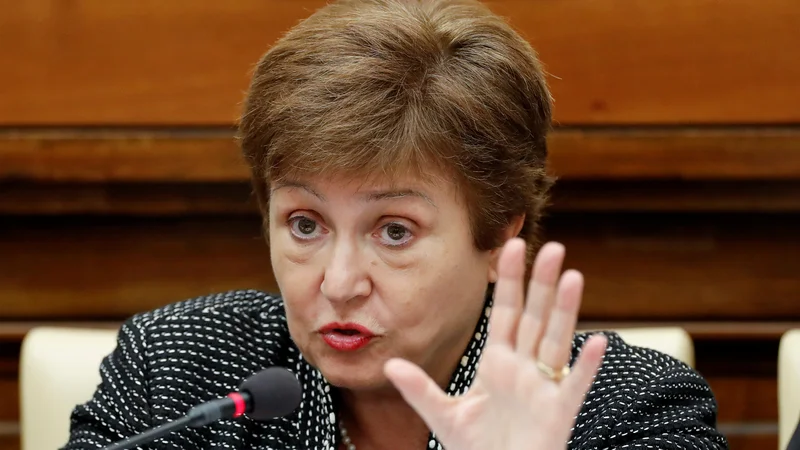 Fotografija: »Svetovno gospodarstvo se počasi vrača iz globoke krize, a katastrofa še zdaleč ni za nami,« pravi direktorica IMF Kristalina Georgieva.
Foto Remo Casilli/Reuters