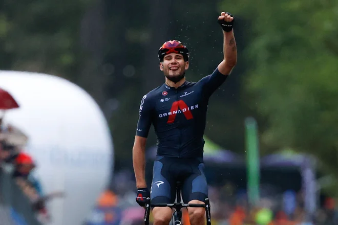 Filippo Ganna se je takole veselil zmage na peti etapi dirke po Italiji. FOTO: Luca Bettini/AFP