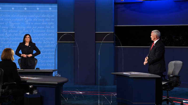 Fotografija: Republikanec Mike Pence in demokratka Kamala Harris med podpredsedniško debato. FOTO: Robyn Beck/AFP