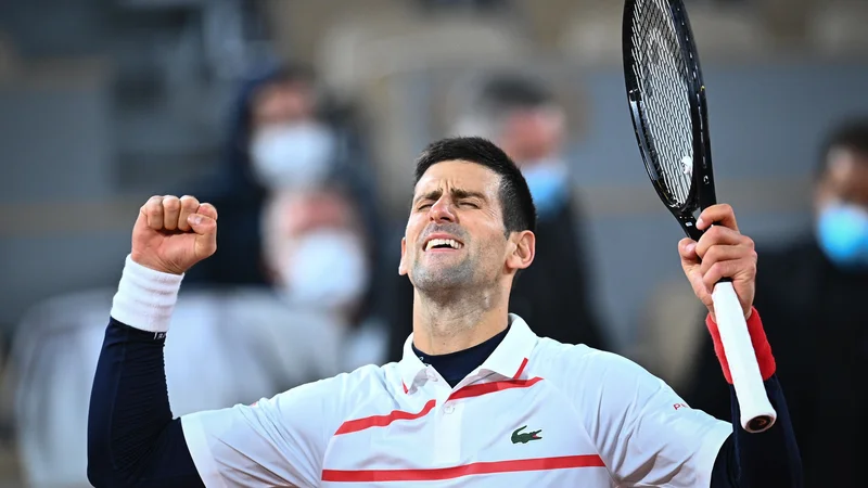 Fotografija: Novak Đoković se je uvrstil v deseti polfinale na odprtem prvenstvu Francije, potem ko je celo izgubil prvi niz proti Špancu Pablu Carreni Busti. FOTO: Anne-christine Poujoulat/AFP