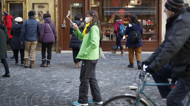 Fotografija: Ljubljana velja za turistični kraj z največ tujimi gosti. Ker so hoteli prazni, z inovativnimi paketi privabljajo domače goste. Foto Leon Vidic