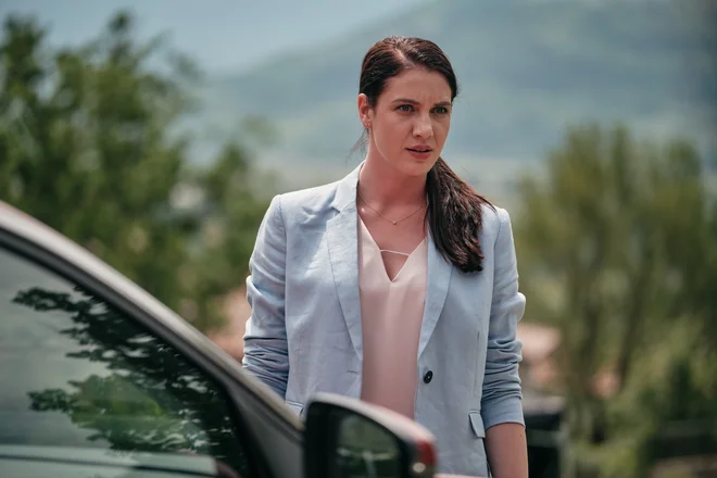 Maša Grošelj kot Monika v seriji Najini mostovi. Foto: Ksaver Šinkar/Pop TV