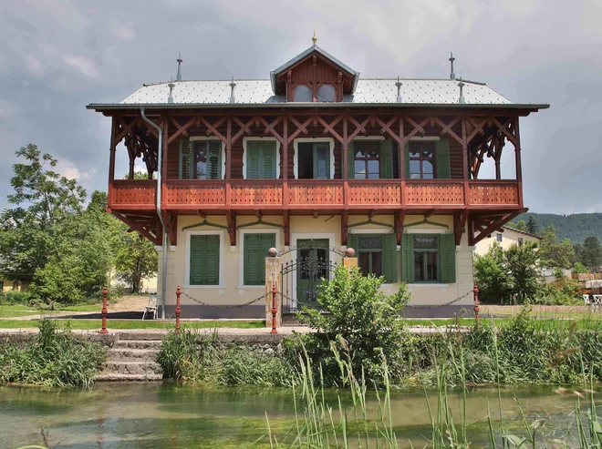 Ruska dača je čudovita primestna vila, v kateri se prepletata preteklost in sodobnost. FOTO: Arhiv Ruske dače