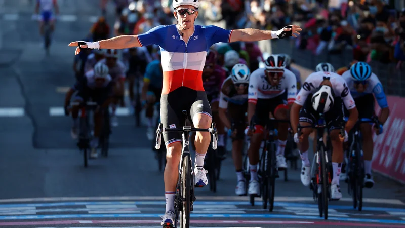 Fotografija: Šesto etapo na dirki po Italiji je dobil Francoz Arnaud Demare. FOTO: Luca Bettini/AFP