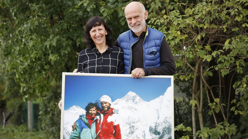 Fotografija: Večina parov v Sloveniji si ne zna predstavljati niti tega, da bi plezala skupaj, kaj šele, da bi šla na Everest. FOTO: Leon Vidic/Delo