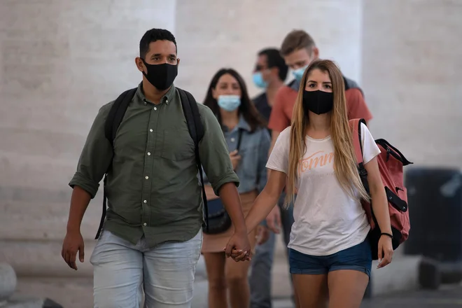 Lahko si zamislim vrsto scenarijev, kako bi nekomu vsaj določeni aspekti samoizolacije prišli prav. FOTO: Tiziana Fabi/Afp