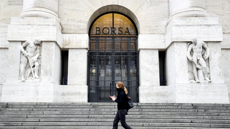 Fotografija: Euronextov prevzem Milanske borze bo financirala tudi italijanska državna banka CDP. FOTO: Flavio Lo Scalzo/Reuters