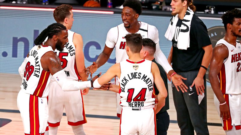 Fotografija: Košarkarji Miamija se ne dajo, z drugo zmago so finalno serijo lige NBA zapeljali do šeste tekme, ki bo v ponedeljek. LA Lakers je še v prednosti v zmagah s 3:2. FOTO: Kim Klement/USA TODAY Sports