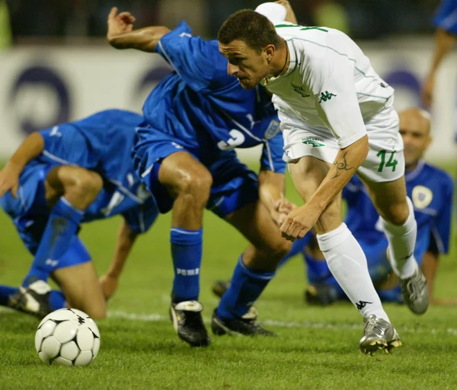 Sebastjan Cimirotić (desno) je v Italiji igral zahvaljujoč nogometnemu menedžerju Predragu Naletiliću. FOTO: Igor Mali/Delo