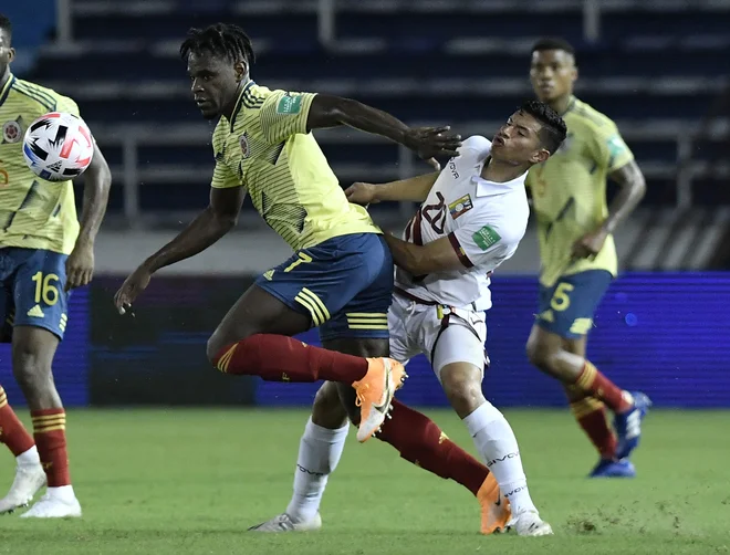 Zmago Kolumbije proti Venezueli sta zrežirala soigralca Josipa Iličića pri Atalanti Duvan Zapata (levo) in Luis Muriel. FOTO: Gabriel Aponte/AFP