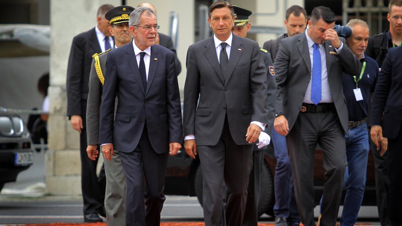 Fotografija: Avstrijski predsednik Alexander Van der Bellen in slovenski predsednik Borut Pahor. FOTO: Jože Suhadolnik/Delo