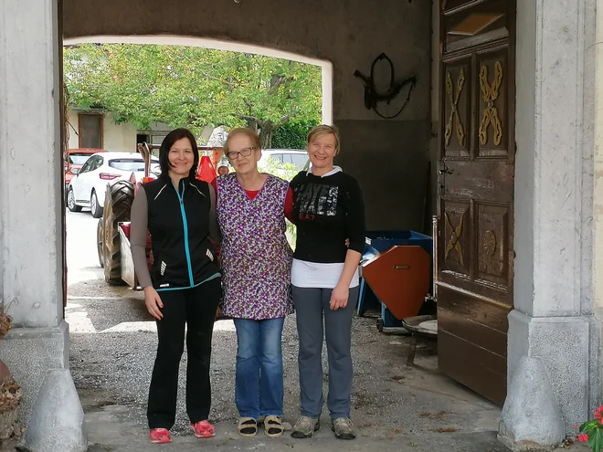 Živičeve Alenka, Nadja in Andreja FOTO: Brane Maselj