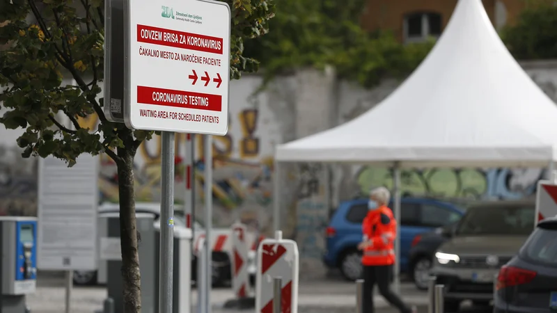 Fotografija: V Sloveniji so našteli več kot 400 novih okužb. FOTO: Leon Vidic/Delo