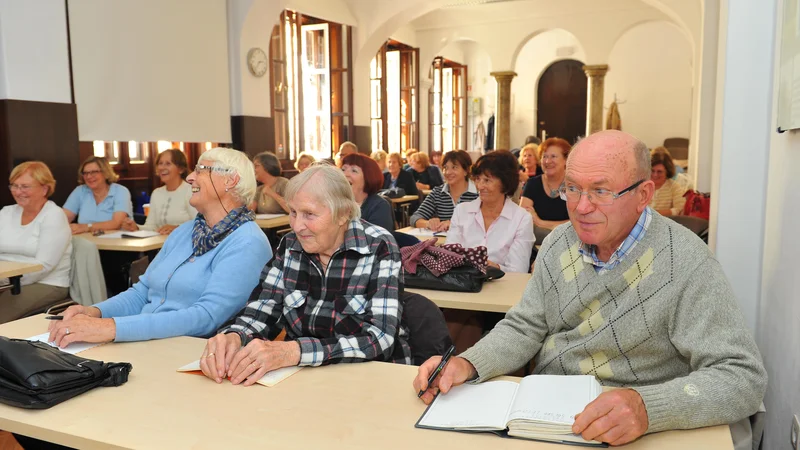 Fotografija: Na Slovenski univerzi za tretje življenjsko obdobje je v šolskem letu pred koronavirusom delovalo 1231 učnih skupin. FOTO: Peter Irman/SUTŽO