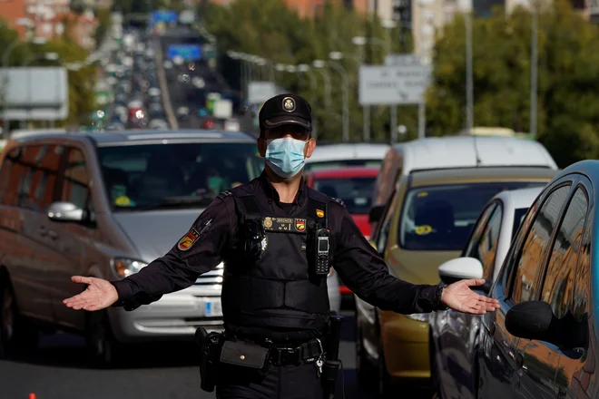 Če bodo države članice spoštovale, priporčilamm manjša kakofonija pravil in omejitev na seznamih epidemiološke tveganosti. FOTO: Juan Medina/Reuters