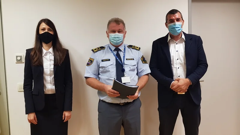 Fotografija: V. d. generalnega direktorja policije Andrej Jurič je na mesto vršilke dolžnosti direktorice Nacionalnega preiskovalnega urada imenoval dr. Petro Grah Lazar. FOTO: Policija