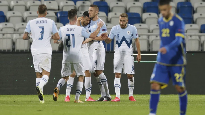 Fotografija: Slovenski nogometaši so po zaslugi gola Haris Vučkića z 1:0 premagali igralce Kosova. FOTO: Florion Goga/Reuters