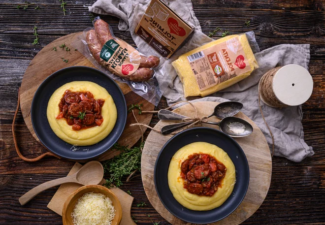 Polenta s tolmincem in ragu iz klobase FOTO: Mercator