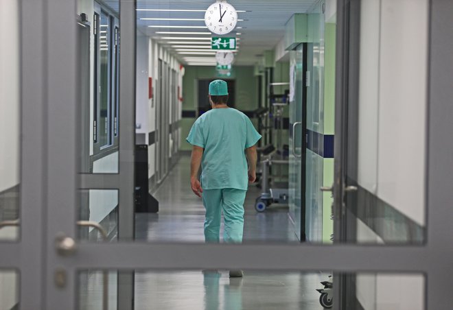 Splošna bolnišnica Slovenj Gradec, ki sprejema bolnike s covidom-19. FOTO: Tadej Regent/Delo