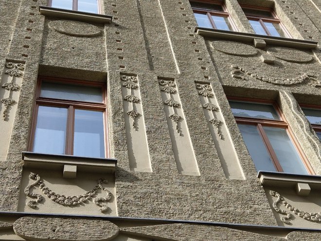 Secesijski fasadni okras na Beethovnovi 9. FOTO: Aleš Stergar/Delo