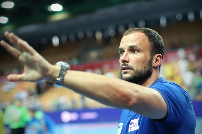 Uroš Zorman še ne pozna poraza na klopi Trima. FOTO: Jure Eržen/Delo