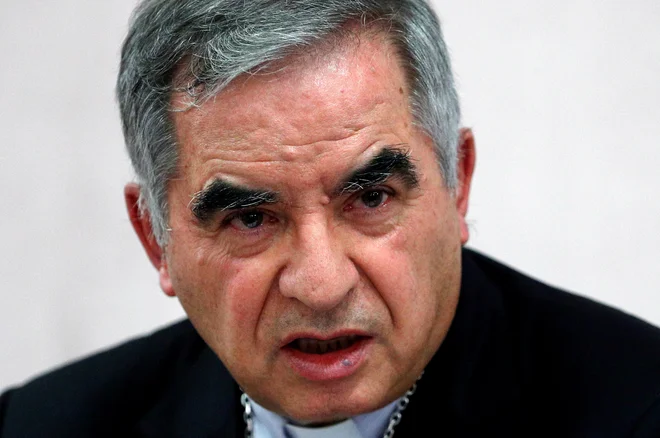 Eden najvplivnejših kardinalov je nepričakovano odstopil 24. septembra. FOTO: Guglielmo Mangiapane/Reuters