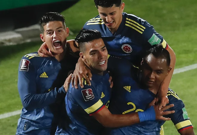 Kolumbijo je pred porazom v Santiagu rešil 35-letni veteran Radamel Falcao (v ospredju). FOTO: Alberto Valdes/AFP