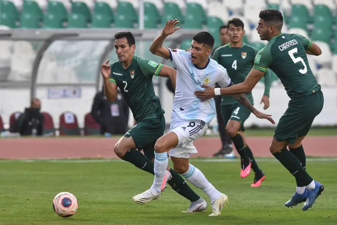 Joaquin Correa (v asredini) je Argentini priigral prvo zmago v Boliviji po 15 letih. FOTO: Javier Mamani/AFP