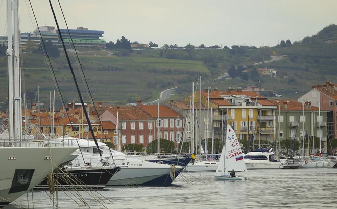 Izolska marina naj bi včeraj dokončno pristala v Grafistovi lasti.<br />
FOTO: Jože Suhadolnik/Delo