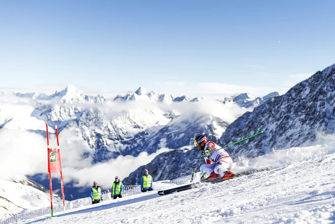 Takšnega asa, kot je bil <strong>Marcel Hirscher,</strong> smučarska Avstrija zdaj nima, ohranja pa uvodno tekmo, ki bo letos v prav posebnih razmerah. FOTO: Dominic Ebenbichler/Reuters
