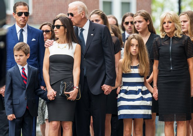 Družina Biden na pogrebu Joejevega starejšega sina Beauja leta 2015. FOTO: Bryan Woolston/Reuters