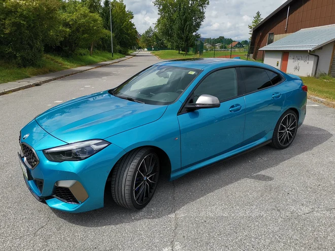 Le 4,8 sekunde potrebuje M235i do stotice. FOTO: Staš Ivanc