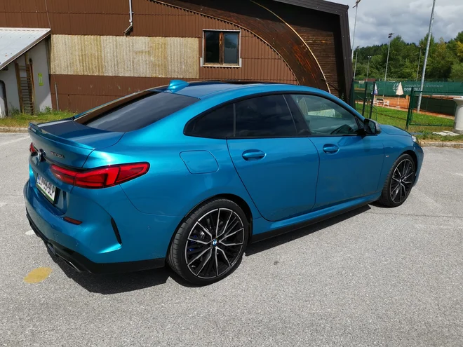BMW M235i je lep in hiter, a tudi drag. FOTO: Staš Ivanc