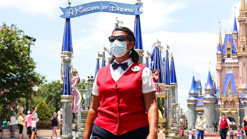 Fotografija: Nova realnost v svetu Walta Disneyja niso le maske, ampak tudi slabi poslovni rezultati in odpuščanja. FOTO: Shutterstock