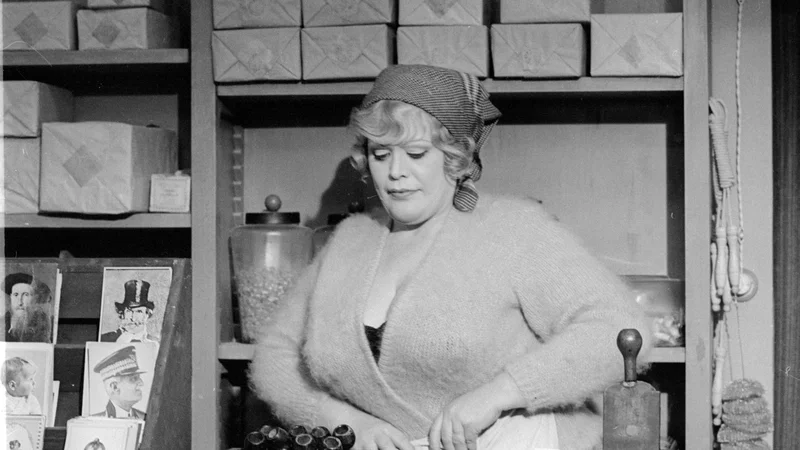 Fotografija: Fellinijeve ženske so bile nenavadne. Na fotografiji tobakarica iz Amarcorda. Vse fotografije: Archivo Fotografico Della Cineteca Nazionale – Centro Sperimentale Di Cinematografia, Roma