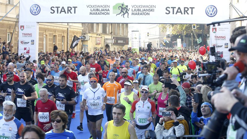 Fotografija: Letos se bodo ljubitelji teka morali zadovoljiti z virtualno različico ljubljanskega maratona. FOTO: Roman Šipić/Delo
