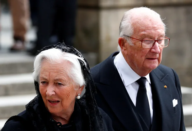 Bivši belgijski kralj Albert II in kraljica Paola maja lani, ko je sodna bitka še potekala.FOTO: François Lenoir/Reuters