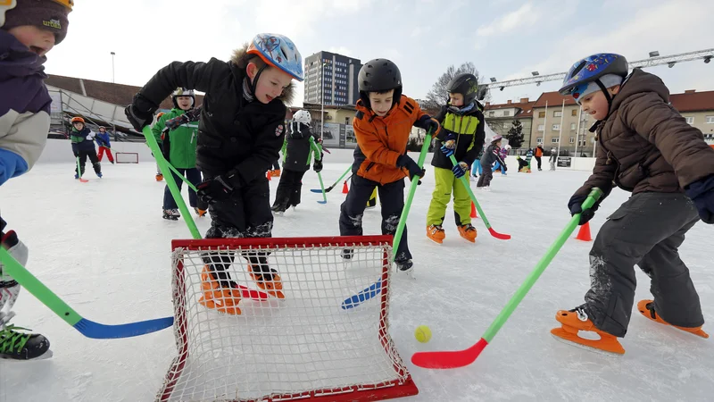 Fotografija: Šport mladih bi moral biti zabava, druženje in učenje discipline, delovnih navad. Vrhunski šport jih čaka med člani. (Fotografija je simbolična.) FOTO: Matej Družnik/Delo