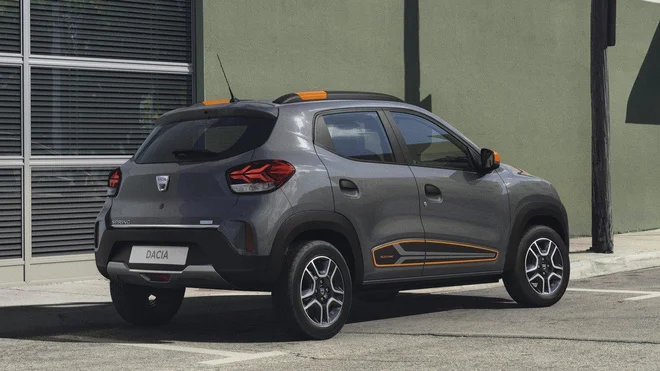 Dacia spring je malce dvignjena od tal, spominja na dosedanjega sandera stepway. Foto Renault