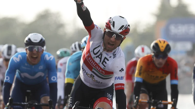 Fotografija: Diego Ulissi je v visoko dvignjeno desnico proslavil etapno zmago. FOTO: Luca Bettini/AFP