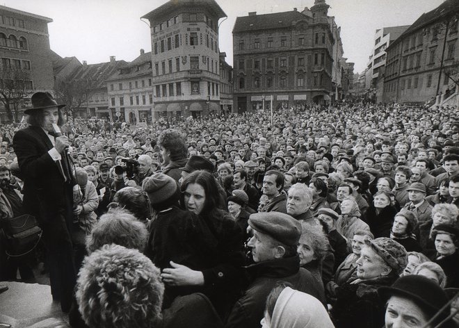 Ivan Kramberger, posebnež, ki so mu leta 1990 prisluhnile množice, na volitvah za predsednika predsedstva pa je zanj glasovalo 18,5 odstotka volivcev.<br />
FOTO: dokumentacija Dela