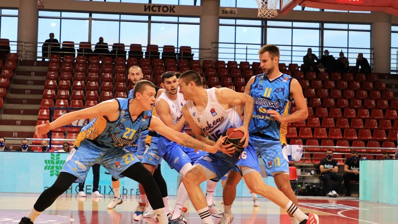 Fotografija: Jurij Macura (27) in soigralci so poraženi zapustili dvorano v Laktaših. FOTO: ABA