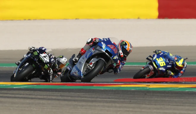 Alex Rins na poti do zmage v Alcañizu. FOTO: Albert Gea/Reuters