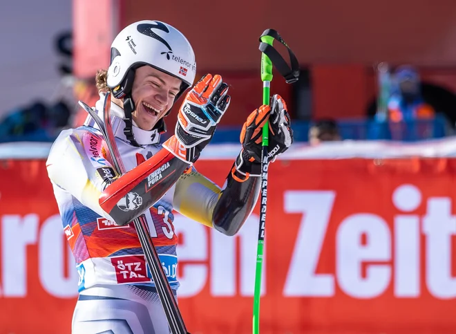 Lucas Braathen ob svoji prvi zmagi ni skrival izjemnega veselja. FOTO: Johann Groder/AFP