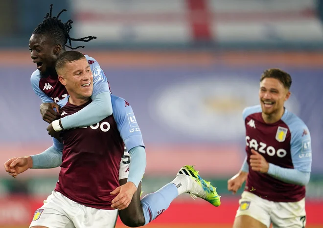 Ross Barkley (levo) je odločil zmagovalca v Leicestru. FOTO: Jon Super/AFP