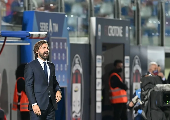 Juventus trener Andrea Pirlo ni pretirano vznemirjen zaradi izbruha svojega zvezdniškega varovanca. FOTO: Giovanni Isolino/AFP